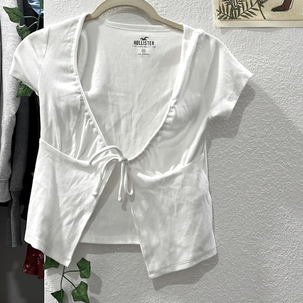 Hollister XS white tie front top